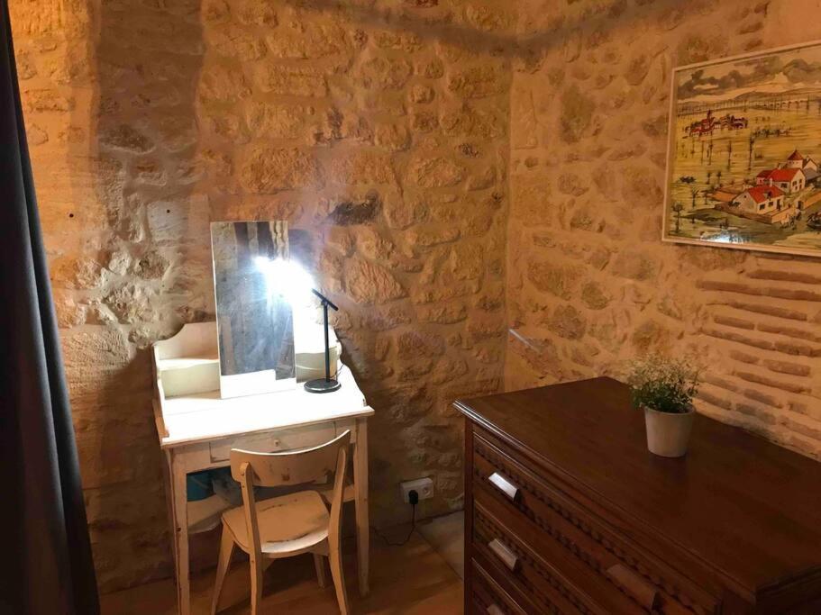 La Maison Du Puit Castels Экстерьер фото