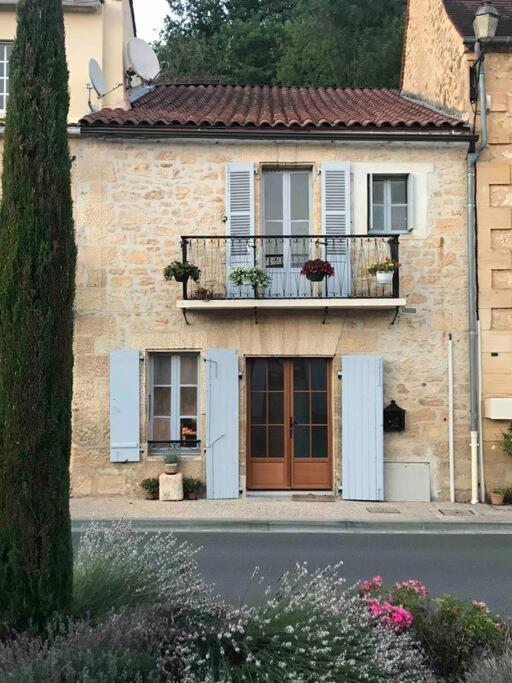 La Maison Du Puit Castels Экстерьер фото